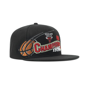 Mitchell & Ness NBA 96 Bulls Champions Wave Snapback 